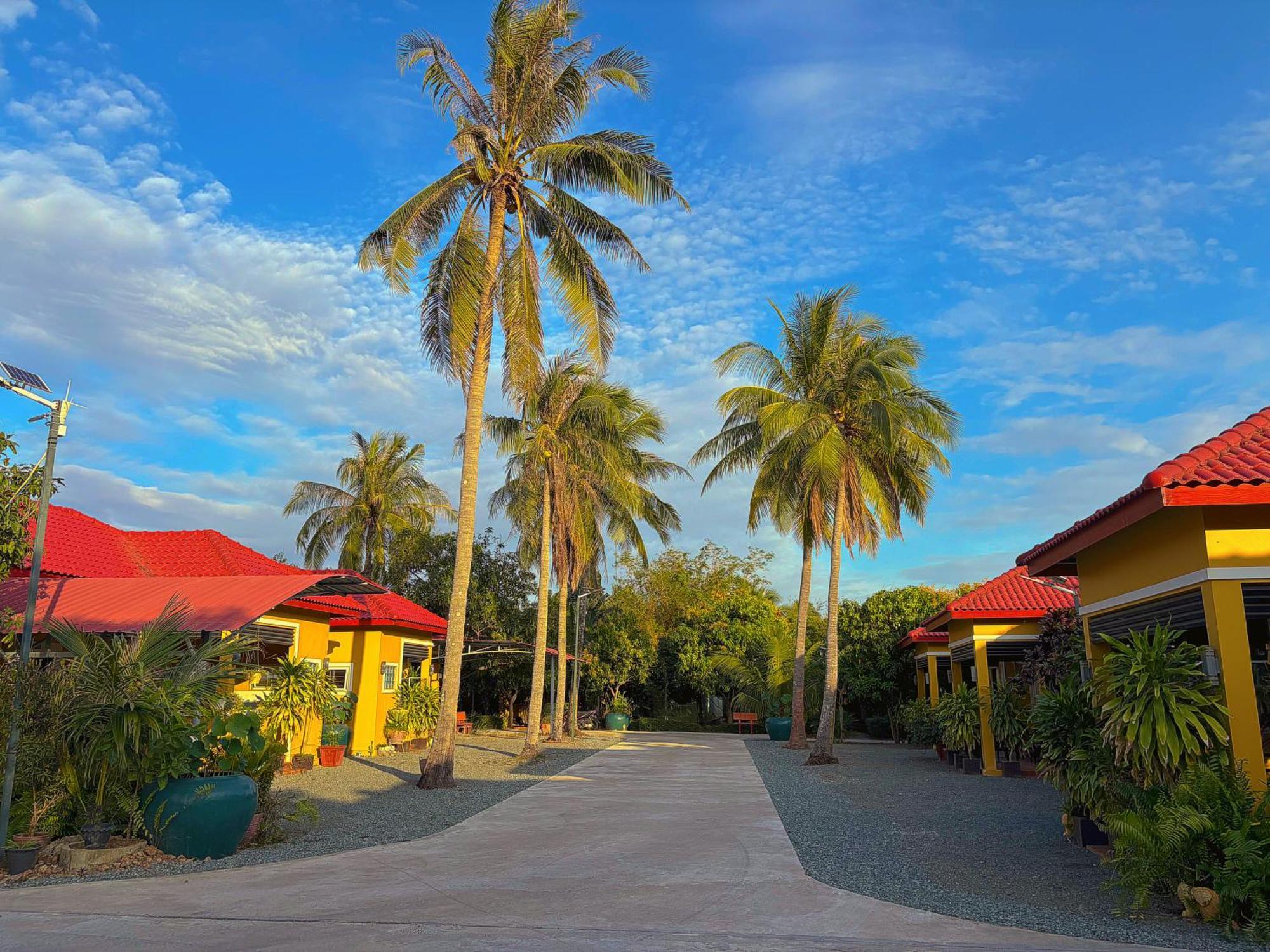 Coconut Village Guesthouse And Bungalow Кеп Екстериор снимка