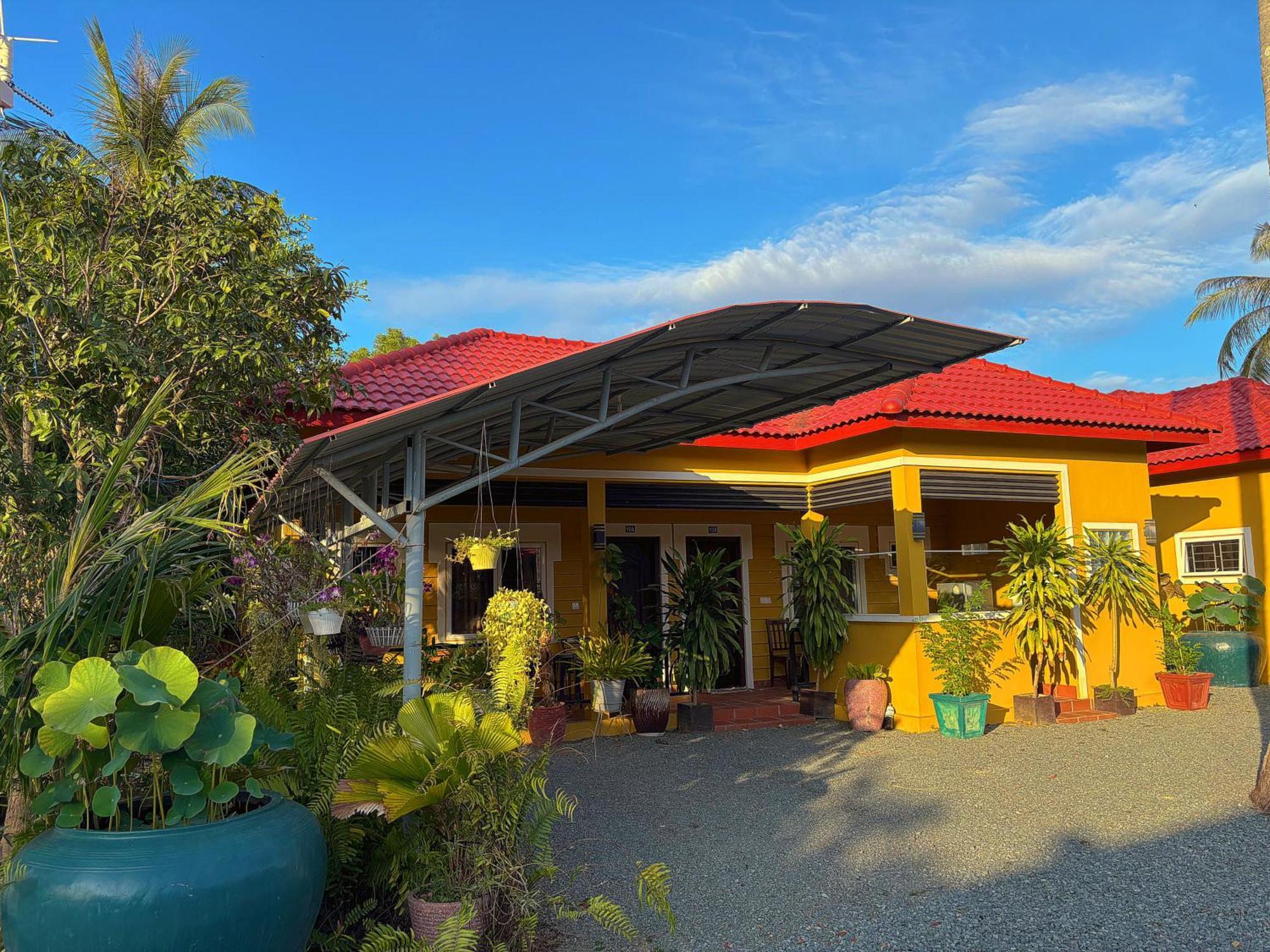 Coconut Village Guesthouse And Bungalow Кеп Екстериор снимка